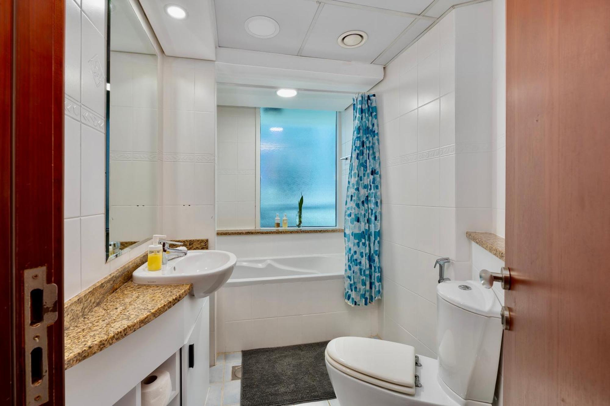 Next To Metro Unique 2bed Wlarge Balcony
